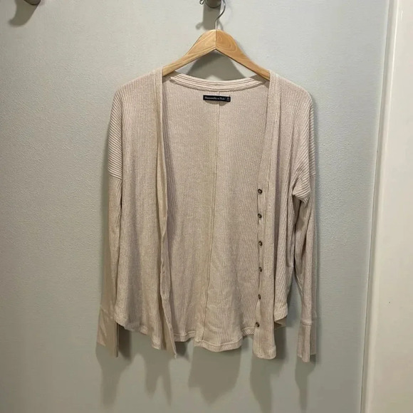 Abercrombie & Fitch Sweaters - 𝅺ABERCROMBIE and Fitch Woman’s tan sweater cardigan